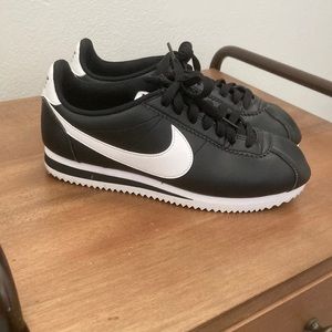 Used Nike Cortez US 7.5